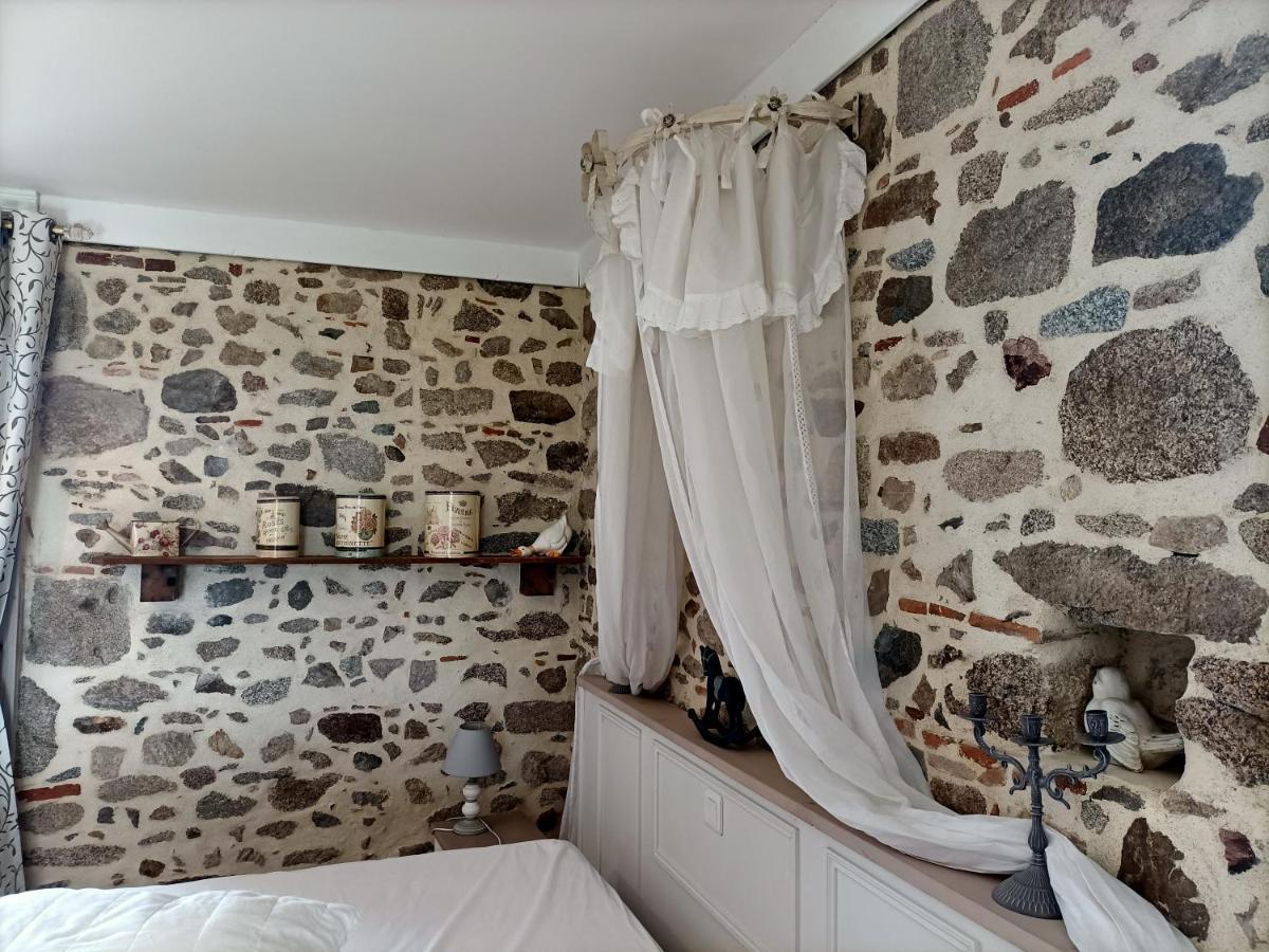 Le Manoir "Aux Douves" Bed & Breakfast Bazoges-en-Paillers Eksteriør bilde