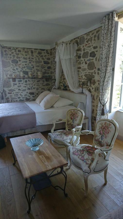 Le Manoir "Aux Douves" Bed & Breakfast Bazoges-en-Paillers Eksteriør bilde
